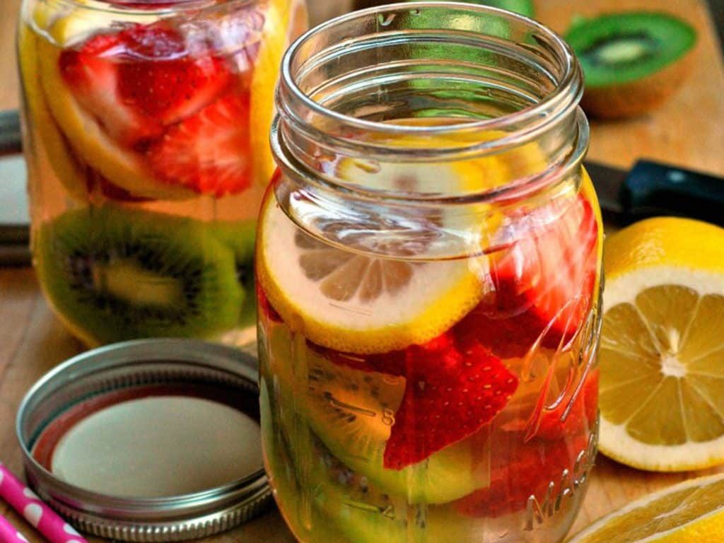 Strawberry kiwi detox water