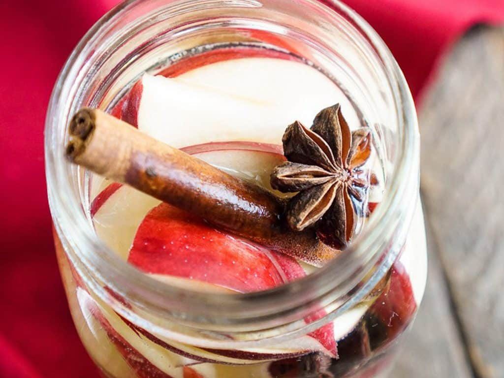 apple spice detox water