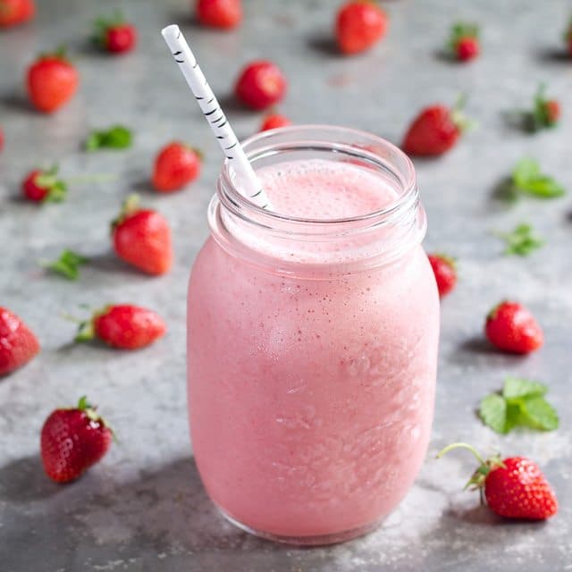 Drink this delicious strawberry, banana and green tea smoothie to slim down...