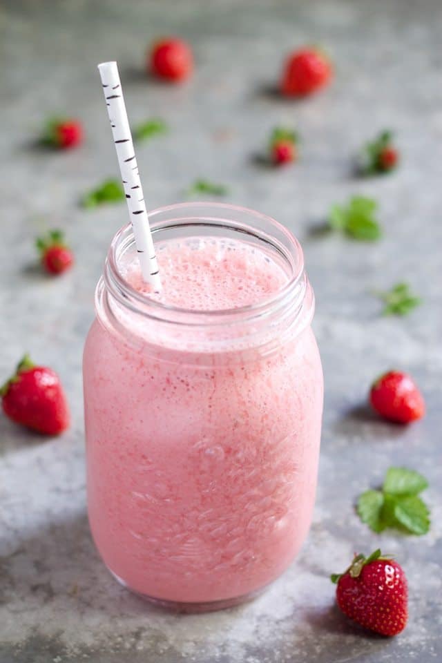 Strawberry, Banana & Green Tea Smoothie for Weight Loss