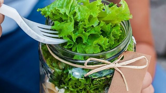 salad in jar 5