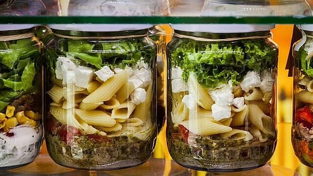 salad in jar 7