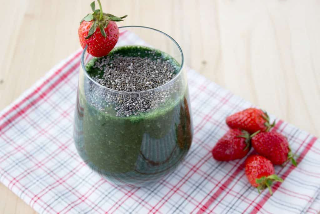 Strawberry Spirulina Banana Smoothie