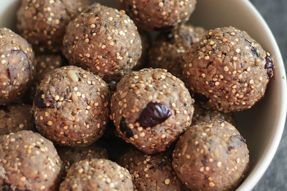 Peanut butter quinoa protein bites